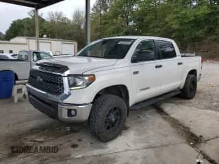 2019 Toyota Tundra SR5 z VIN 5TFDW5F13KX793480, wystawiony jako Copart lot #82258125 z przebiegiem 99 083 mil mil oraz Szkoda całkowita • Salvage title. Historia ofert i sprzedaży dostępna na DreamBid. Obrazek 1.