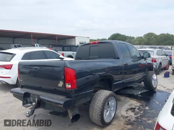 2004 Dodge 2500 SLT z VIN 3D7KU28C94G210823, wystawiony jako IAAI lot #43021999 z przebiegiem 202 617 mil mil oraz . Historia ofert i sprzedaży dostępna na DreamBid. Obrazek 14.