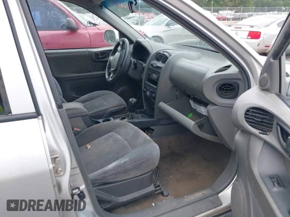 2002 Hyundai Santa Fe GLS with VIN KM8SC13D92U149292, listed as a IAAI auction lot 42894176 with 203,722 mi miles and . Bid and sale history available at DreamBid. Image 5.