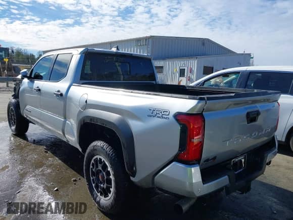 2024 Toyota Tacoma SR5 with VIN 3TMLB5JN4RM022026, listed as a IAAI auction lot 41409069 with 20,354 mi miles and . Bid and sale history available at DreamBid. Image 3.