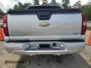 2011 Chevrolet Avalanche LTZ z VIN 3GNTKGE3XBG323125, wystawiony jako Copart lot #63481755 z przebiegiem 146 617 mil mil oraz Szkoda całkowita • Salvage title. Historia ofert i sprzedaży dostępna na DreamBid. Obrazek 6.