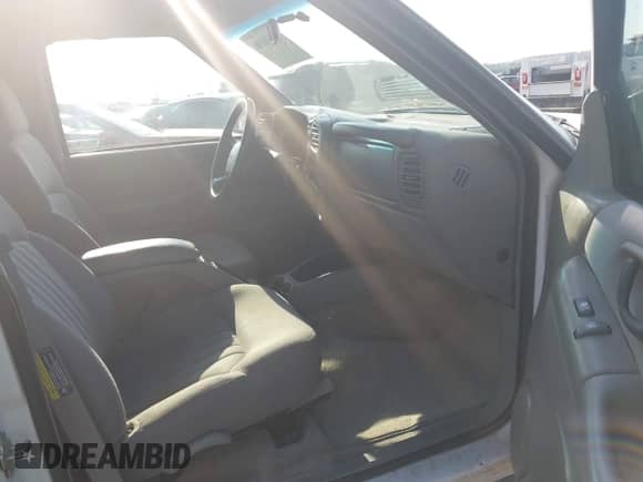 2004 Chevrolet Blazer LS with VIN 1GNDT13X24K152628, listed as a IAAI auction lot 42976588 with 141,655 mi miles and . Bid and sale history available at DreamBid. Image 5.