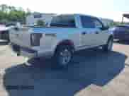 2018 Ford F-150 XL z VIN 1FTEW1E55JFA27725, wystawiony jako IAAI lot #43219314 z przebiegiem 121 282 mil mil oraz . Historia ofert i sprzedaży dostępna na DreamBid. Obrazek 4.