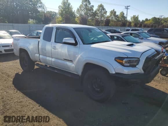 2022 Toyota Tacoma SR z VIN 3TYSZ5AN0NT080091, wystawiony jako Copart lot #70502085 z przebiegiem 72 221 mil mil oraz Szkoda całkowita • Salvage title. Historia ofert i sprzedaży dostępna na DreamBid. Obrazek 4.
