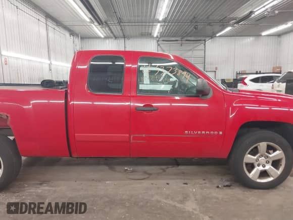 2007 Chevrolet Silverado 1500 1LT z VIN 2GCEK19J171583288, wystawiony jako IAAI lot #43373894 z przebiegiem 213 133 mil mil oraz . Historia ofert i sprzedaży dostępna na DreamBid. Obrazek 14.