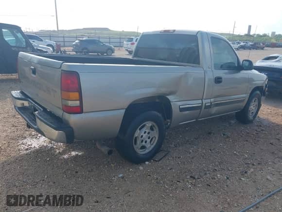 2000 Chevrolet Silverado 1500 LS with VIN 1GCEC14W2YZ179649, listed as a IAAI auction lot 42525015 with 284,859 mi miles and . Bid and sale history available at DreamBid. Image 4.