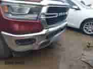 2020 Ram 1500 Big Horn z VIN 1C6RREFT5LN146341, wystawiony jako IAAI lot #41463022 z przebiegiem 135 064 mil mil oraz . Historia ofert i sprzedaży dostępna na DreamBid. Obrazek 18.