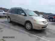 2008 Toyota Sienna XLE z VIN 5TDBK22C48S014479, wystawiony jako IAAI lot #41800059 z przebiegiem 154 958 mil mil oraz . Historia ofert i sprzedaży dostępna na DreamBid. Obrazek 1.