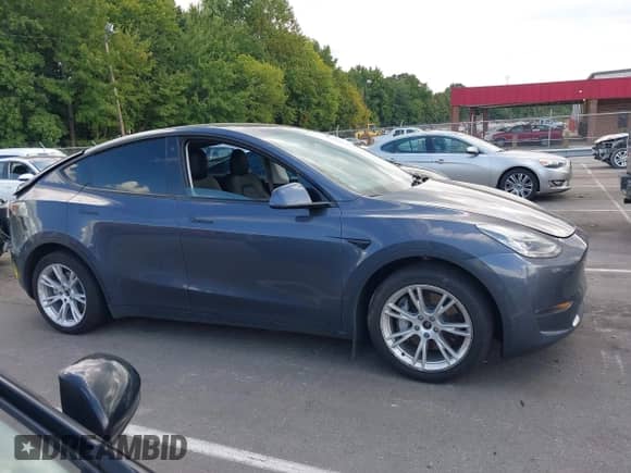 2021 Tesla Model Y Long Range with VIN 5YJYGAEE6MF251590, listed as a IAAI auction lot 43066576 with 33,937 mi miles and . Bid and sale history available at DreamBid. Image 13.