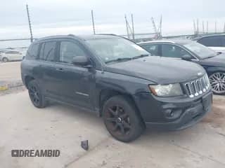 2014 Jeep Compass Sport z VIN 1C4NJCBB1ED645677, wystawiony jako IAAI lot #42829919 z przebiegiem 98 929 mil mil oraz . Historia ofert i sprzedaży dostępna na DreamBid. Obrazek 1.