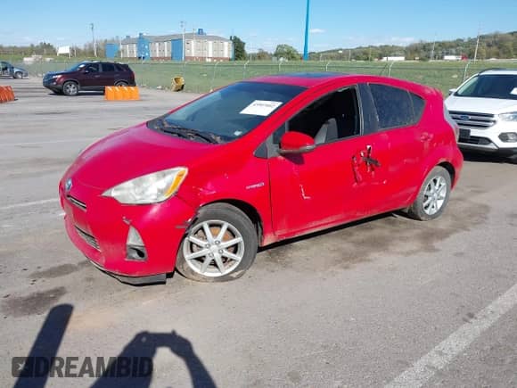 2014 Toyota Prius One z VIN JTDKDTB37E1072885, wystawiony jako IAAI lot #43507602 z przebiegiem Nie podano mil oraz . Historia ofert i sprzedaży dostępna na DreamBid. Obrazek 16.