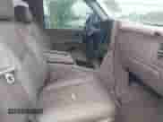 2003 Chevrolet Silverado 2500HD LS с VIN 1GCHK23183F107442, выставлен на аукционе IAAI как лот 42514591 с пробегом 160 590 миль миль и . История ставок и продаж доступна на DreamBid. Изображение 5.