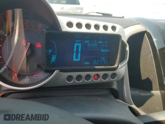 2015 Chevrolet Sonic RS z VIN 1G1JH6SB0F4167290, wystawiony jako Copart lot #69244125 z przebiegiem 82 775 mil mil oraz Szkoda całkowita • Salvage title. Historia ofert i sprzedaży dostępna na DreamBid. Obrazek 9.