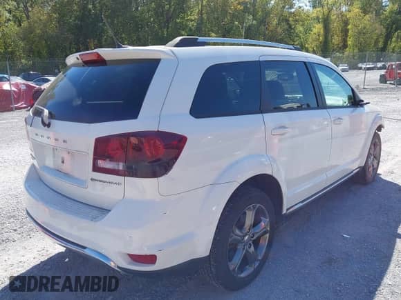 2017 Dodge Journey Crossroad Plus with VIN 3C4PDDGG7HT553305, listed as a IAAI auction lot 43362398 with 203,831 mi miles and . Bid and sale history available at DreamBid. Image 4.