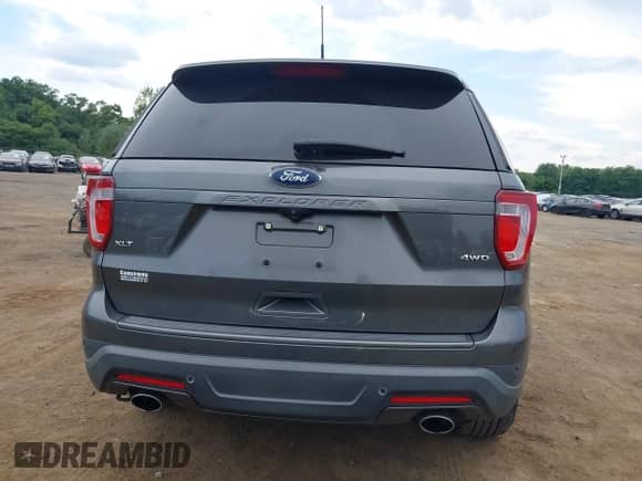 2018 Ford Explorer XLT с VIN 1FM5K8D85JGB38118, выставлен на аукционе IAAI как лот 42985061 с пробегом 65 608 миль миль и . История ставок и продаж доступна на DreamBid. Изображение 16.