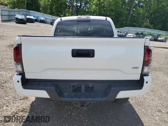 2022 Toyota Tacoma SR z VIN 3TMCZ5AN4NM466593, wystawiony jako Copart lot #64627005 z przebiegiem Nie podano mil oraz Szkoda całkowita • Salvage title. Historia ofert i sprzedaży dostępna na DreamBid. Obrazek 6.