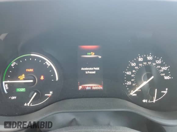 2024 Toyota Sienna XLE z VIN 5TDYRKEC6RS215254, wystawiony jako Copart lot #85163915 z przebiegiem 36 850 mil mil oraz Czysty tytuł • Clean title. Historia ofert i sprzedaży dostępna na DreamBid. Obrazek 8.