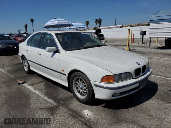 1999 BMW 5 Series 528i с VIN WBADM6332XBY30215, выставлен на аукционе Copart как лот 49855695 с пробегом 92 697 миль миль и Чистый • Clean title. История ставок и продаж доступна на DreamBid. Изображение 4.