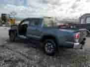 2022 Toyota Tacoma TRD Off Road with VIN 3TMCZ5AN4NM515100, listed as a Copart auction lot 84576995 with 33,917 mi miles and Salvage title. Bid and sale history available at DreamBid. Image 2.