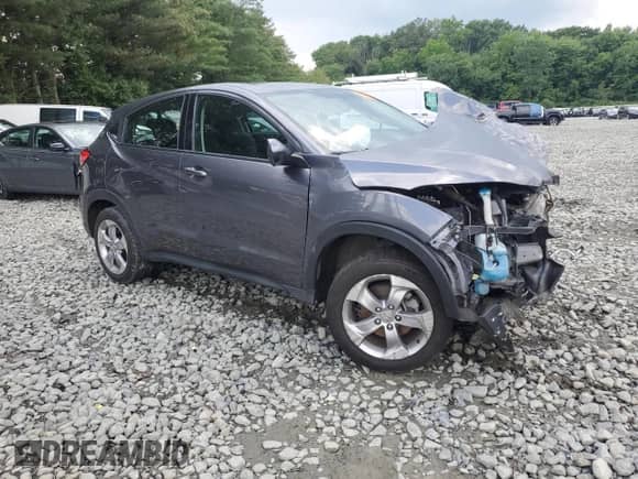 2020 Honda HR-V LX z VIN 3CZRU6H37LM730738, wystawiony jako Copart lot #62952735 z przebiegiem Nie podano mil oraz Szkoda całkowita • Salvage title. Historia ofert i sprzedaży dostępna na DreamBid. Obrazek 4.