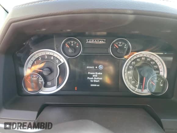 2014 Ram 1500 Laramie z VIN 1C6RR7VM3ES302886, wystawiony jako Copart lot #42921675 z przebiegiem 225 358 mil mil oraz Czysty tytuł • Clean title. Historia ofert i sprzedaży dostępna na DreamBid. Obrazek 9.