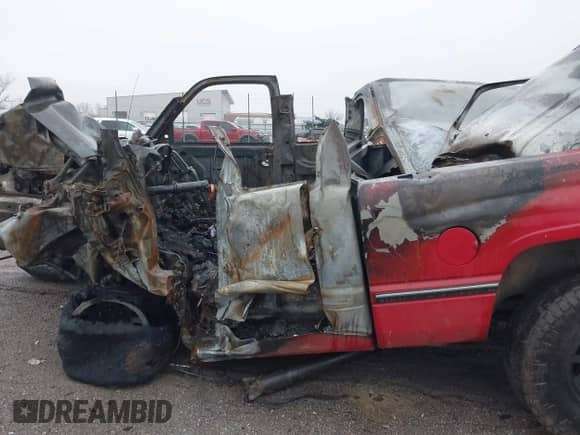 1997 Dodge 2500 с VIN 3B7KF23Z2VG768479, выставлен на аукционе IAAI как лот 41195696 с пробегом Не указан миль и . История ставок и продаж доступна на DreamBid. Изображение 14.