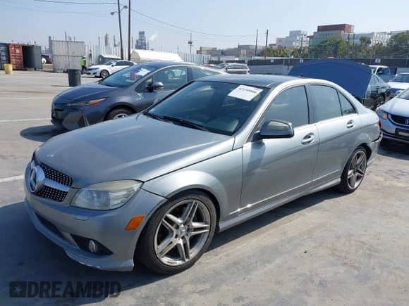 2008 Mercedes-Benz C 350 Sport z VIN WDDGF56X48F174635, wystawiony jako IAAI lot #42150046 z przebiegiem 155 297 mil mil oraz . Historia ofert i sprzedaży dostępna na DreamBid. Obrazek 2.