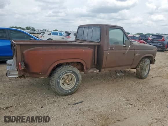 1983 Ford F-150 z VIN 1FTEF14Y1DLA86384, wystawiony jako Copart lot #61199765 z przebiegiem 382 346 mil mil oraz Czysty tytuł • Clean title. Historia ofert i sprzedaży dostępna na DreamBid. Obrazek 3.