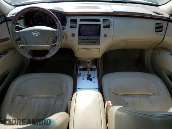 2008 Hyundai Azera Limited z VIN KMHFC46F88A267912, wystawiony jako Copart lot #44021575 z przebiegiem 165 904 mil mil oraz Szkoda całkowita • Salvage title. Historia ofert i sprzedaży dostępna na DreamBid. Obrazek 8.