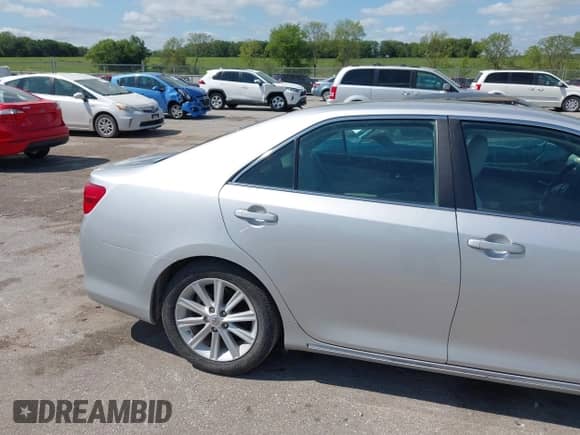 2014 Toyota Camry LE z VIN 4T1BD1FKXEU097389, wystawiony jako IAAI lot #42758735 z przebiegiem 162 617 mil mil oraz . Historia ofert i sprzedaży dostępna na DreamBid. Obrazek 18.