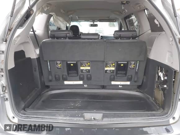 2017 Toyota Sienna SE with VIN 5TDXZ3DC4HS806247, listed as a IAAI auction lot 41323320 with 18,212 mi miles and . Bid and sale history available at DreamBid. Image 19.