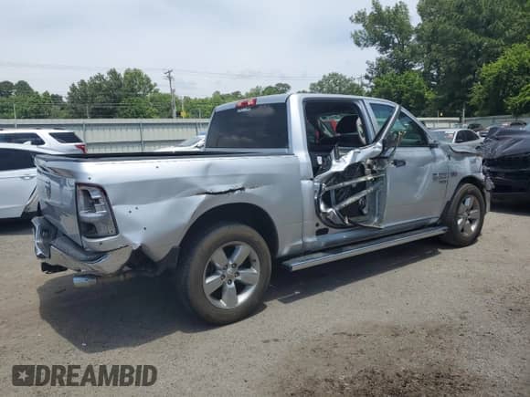 2019 Ram 1500 Express z VIN 1C6RR6KT5KS514898, wystawiony jako Copart lot #58142285 z przebiegiem 90 038 mil mil oraz Szkoda całkowita • Salvage title. Historia ofert i sprzedaży dostępna na DreamBid. Obrazek 3.