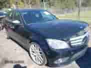 2009 Mercedes-Benz C 350 Sport z VIN WDDGF56XX9R057433, wystawiony jako IAAI lot #43468616 z przebiegiem 159 580 mil mil oraz . Historia ofert i sprzedaży dostępna na DreamBid. Obrazek 1.