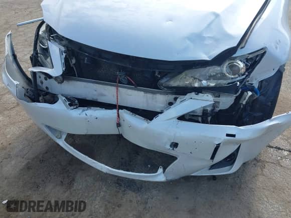 2011 Lexus IS 250 z VIN JTHCF5C28B2035154, wystawiony jako IAAI lot #39338816 z przebiegiem 158 574 mil mil oraz . Historia ofert i sprzedaży dostępna na DreamBid. Obrazek 6.