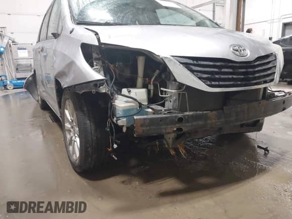 2011 Toyota Sienna LE with VIN 5TDJK3DC7BS003725, listed as a IAAI auction lot 42867126 with 165,953 mi miles and . Bid and sale history available at DreamBid. Image 6.