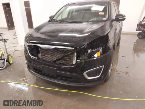 2018 Kia Sorento LX with VIN 5XYPG4A33JG412399, listed as a IAAI auction lot 40715313 with 95,269 mi miles and . Bid and sale history available at DreamBid. Image 6.