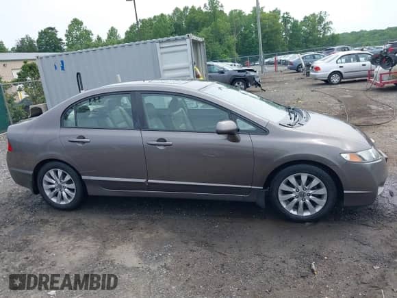 2009 Honda Civic with VIN 1HGFA15999L023648, listed as a IAAI auction lot 42292289 with 279,822 mi miles and . Bid and sale history available at DreamBid. Image 13.