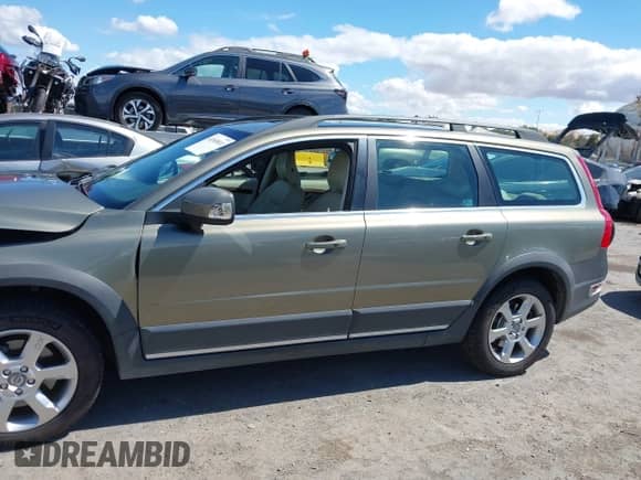 2011 Volvo XC70 3.2L с VIN YV4940BZ1B1101582, выставлен на аукционе IAAI как лот 43183011 с пробегом 45 684 миль миль и . История ставок и продаж доступна на DreamBid. Изображение 14.