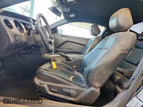 2014 Ford Mustang Premium z VIN 1ZVBP8AM8E5292704, wystawiony jako Copart lot #90948315 z przebiegiem 112 396 mil mil oraz Czysty tytuł • Clean title. Historia ofert i sprzedaży dostępna na DreamBid. Obrazek 7.