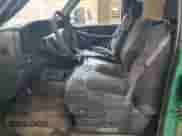 2006 Chevrolet Silverado 2500HD LS z VIN 1GCHK29U66E240602, wystawiony jako Copart lot #42244505 z przebiegiem 200 468 mil mil oraz Szkoda całkowita • Salvage title. Historia ofert i sprzedaży dostępna na DreamBid. Obrazek 7.