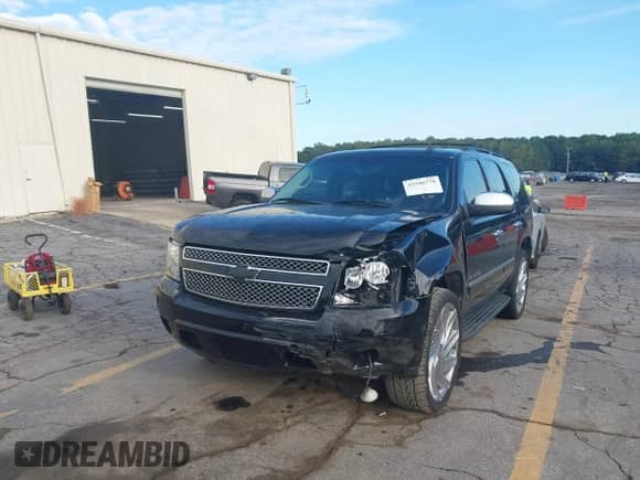 2009 Chevrolet Tahoe LTZ с VIN 1GNFC33079R108257, выставлен на аукционе IAAI как лот 43346778 с пробегом 296 581 миль миль и . История ставок и продаж доступна на DreamBid. Изображение 17.