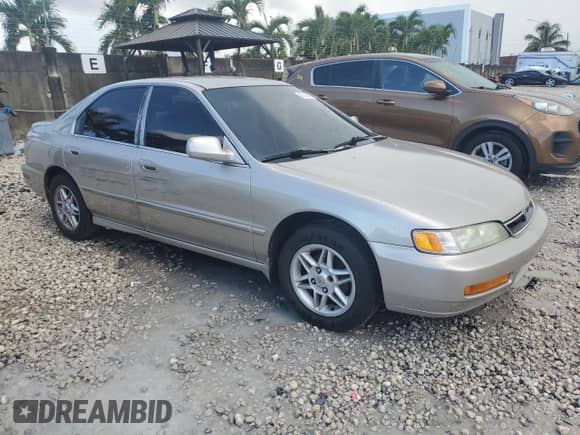 1996 Honda Accord LX z VIN 1HGCD5632TA157237, wystawiony jako Copart lot #67575895 z przebiegiem 219 845 mil mil oraz Szkoda całkowita • Salvage title. Historia ofert i sprzedaży dostępna na DreamBid. Obrazek 4.