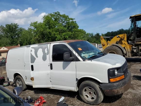 2007 Chevrolet Express Cargo с VIN 1GCFG15X171151564, выставлен на аукционе Copart как лот 60781405 с пробегом 329 670 миль миль и Списание • Salvage title. История ставок и продаж доступна на DreamBid. Изображение 4.