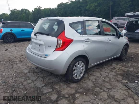 2015 Nissan Note SV z VIN 3N1CE2CP4FL382051, wystawiony jako IAAI lot #42622309 z przebiegiem 160 040 mil mil oraz . Historia ofert i sprzedaży dostępna na DreamBid. Obrazek 4.