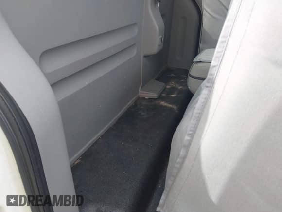 2008 Ford F-150 XL z VIN 1FTRF12288KE95266, wystawiony jako IAAI lot #43435036 z przebiegiem 120 382 mil mil oraz . Historia ofert i sprzedaży dostępna na DreamBid. Obrazek 8.