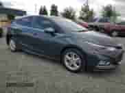 2018 Chevrolet Cruze LT z VIN 3G1BE6SM2JS600325, wystawiony jako Copart lot #61686515 z przebiegiem 148 097 mil mil oraz Szkoda całkowita • Salvage title. Historia ofert i sprzedaży dostępna na DreamBid. Obrazek 4.