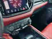 2023 Dodge Durango SRT Hellcat z VIN 1C4SDJH97PC555073, wystawiony jako Copart lot #84053825 z przebiegiem 13 331 mil mil oraz Szkoda całkowita • Salvage title. Historia ofert i sprzedaży dostępna na DreamBid. Obrazek 12.