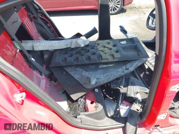 2014 Chevrolet SS с VIN 6G3F15RW2EL957041, выставлен на аукционе IAAI как лот 42404194 с пробегом Не указан миль и . История ставок и продаж доступна на DreamBid. Изображение 8.