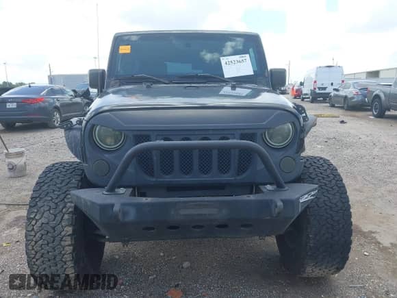 2008 Jeep Wrangler Unlimited X z VIN 1J4GA39148L560004, wystawiony jako IAAI lot #42523657 z przebiegiem 116 619 mil mil oraz . Historia ofert i sprzedaży dostępna na DreamBid. Obrazek 12.