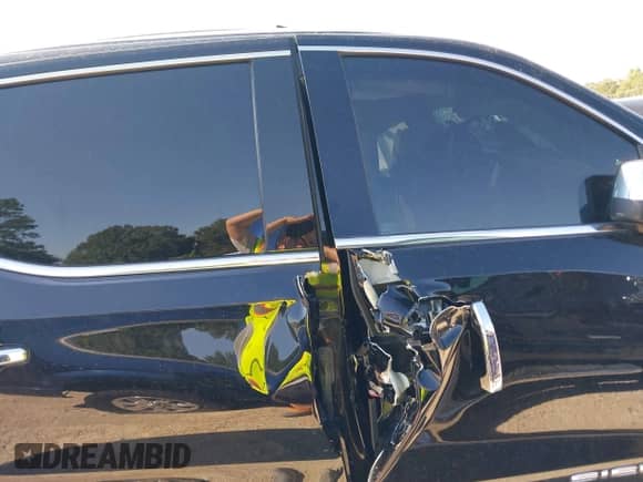 2019 GMC Sierra 1500 SLT with VIN 3GTU9DED5KG227953, listed as a IAAI auction lot 43252799 with Not provided miles and . Bid and sale history available at DreamBid. Image 13.